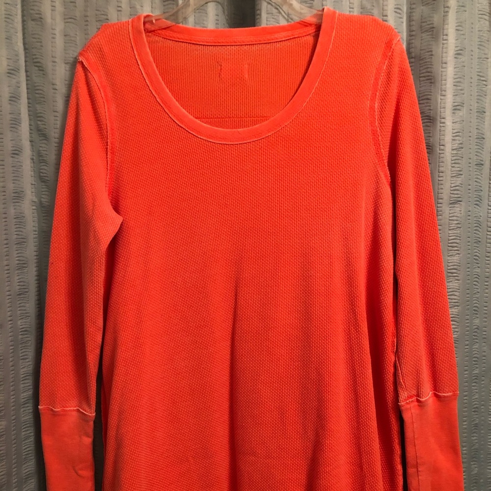 🌟~SOLD~ 🌟Kenzie Performance Thermal Orange Top Medium